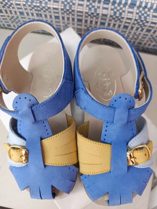 Sandalias número 24