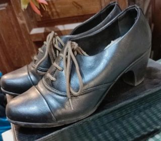 Zapatos negros de tacón bajo