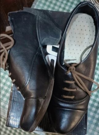 Zapatos negros de tacón bajo