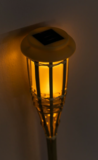 Torcia solare LED Tasya 55 cm in bambù