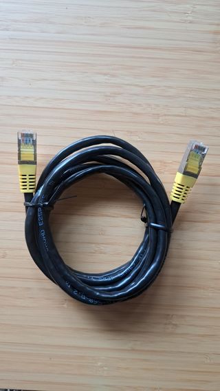 Cables: Ethernet, RCA, teléfono