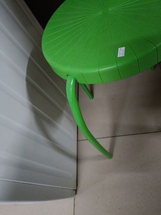 1 sgabello in plastica verde