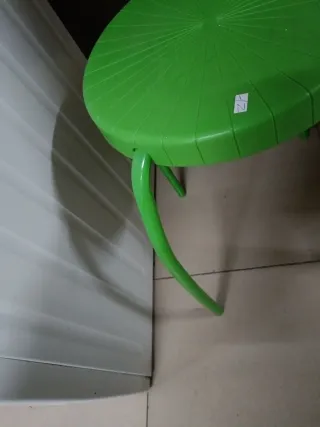 1 sgabello in plastica verde