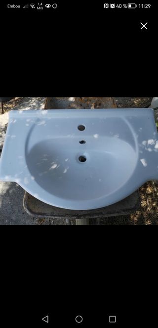 Lavabo antiguo de cerámica