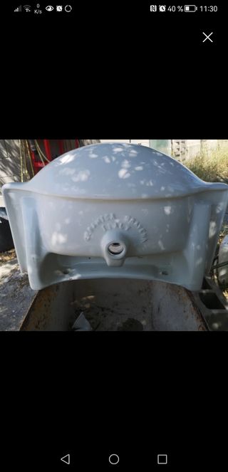Lavabo antiguo de cerámica