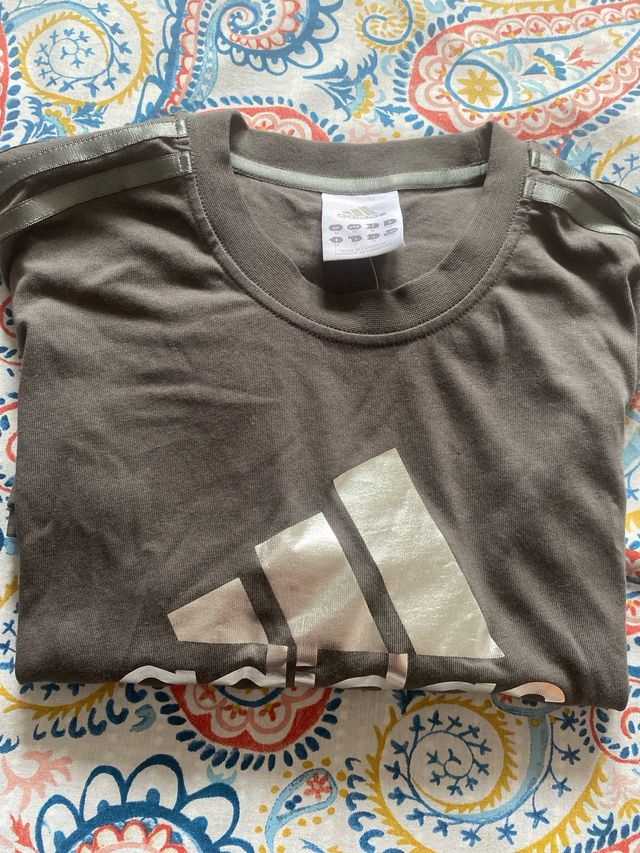Camiseta Adidas gris plata