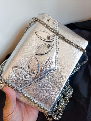 Bolso Guess convertible con cadenita 