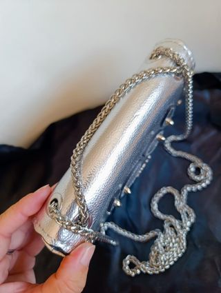 Bolso Guess convertible con cadenita 