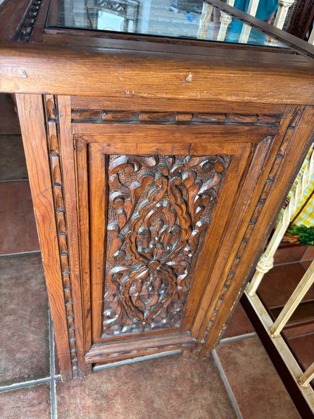 Mueble artesanal madera-mosaico