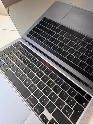 MacBook Pro M2 
