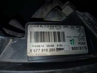 Faro delantero Peugeot 2008 
