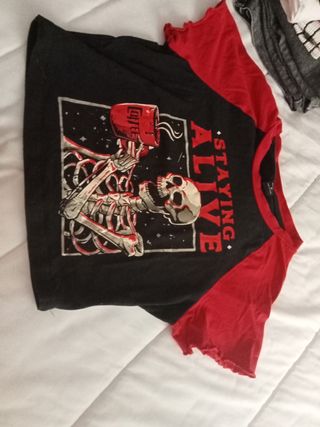 Camiseta corta negra y roja ideal Halloween 