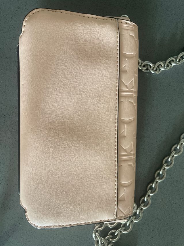 Bolso Calvin Klein rosa con su funda guardapolvo