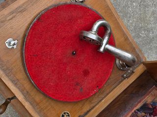 Gramola antigua Suiza - Madera