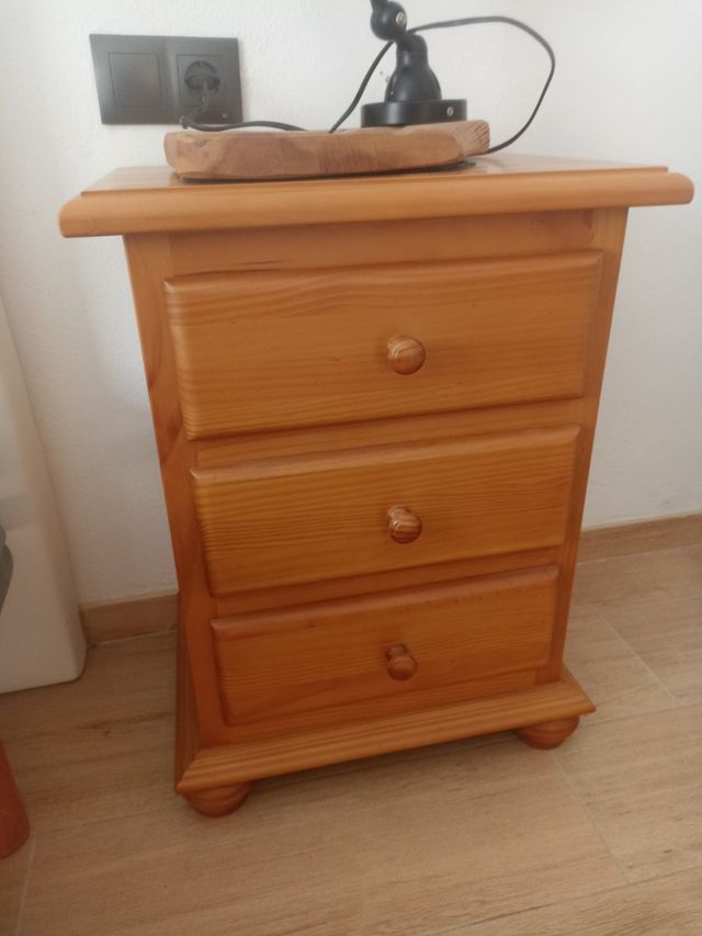 Mesita noche 3 cajones madera