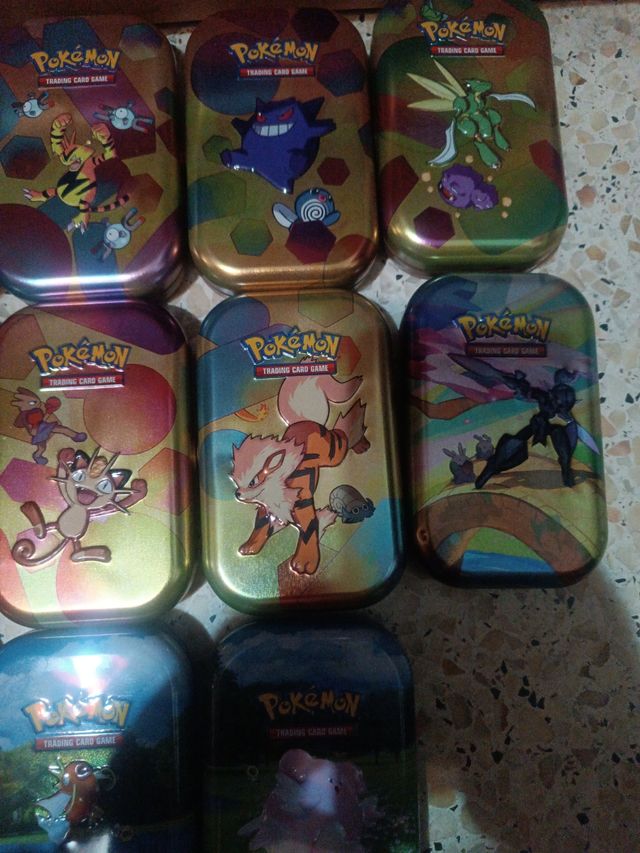 11 Cajas metálicas Pokémon