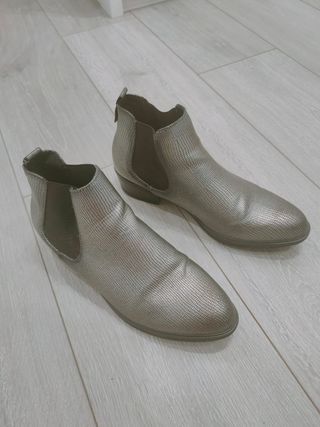Botines planos plateados