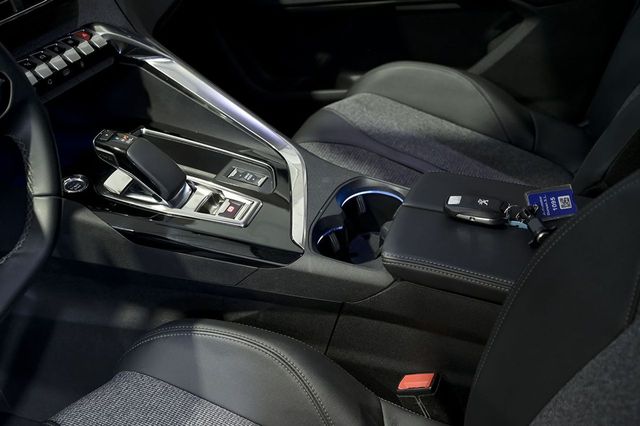 Peugeot 3008 Hybrid   225 eEAT8 GT 