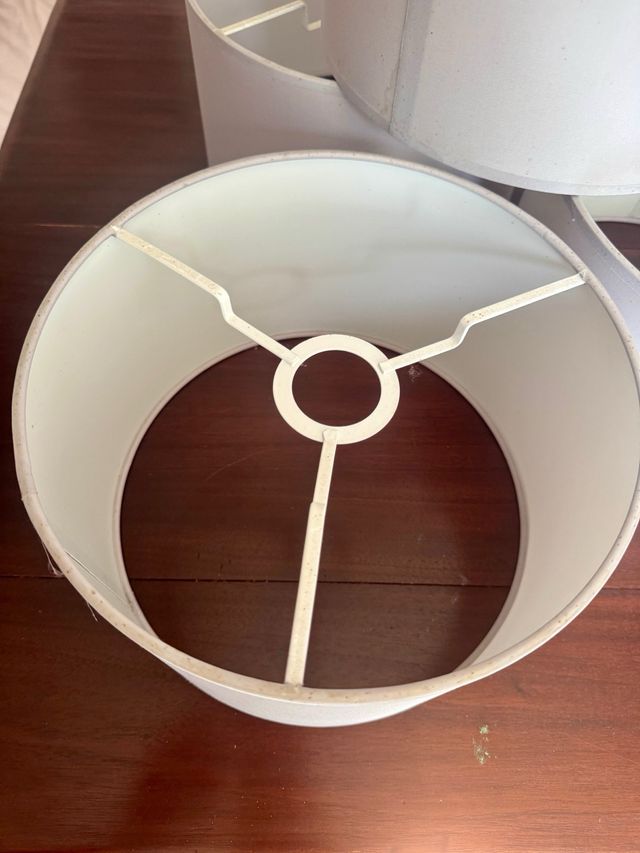 4 pantallas lámparas de techo de color gris,