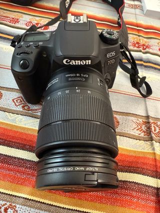 Canon EOS 77D + lente18-135mm+accesorios