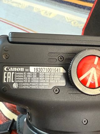 Canon EOS 77D + lente18-135mm+accesorios