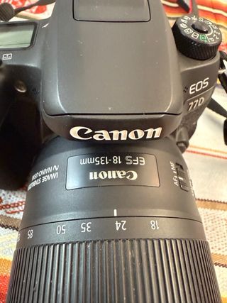 Canon EOS 77D + lente18-135mm+accesorios