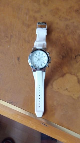 Reloj pulsera hombre blanco 

