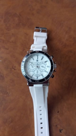 Reloj pulsera hombre blanco 
