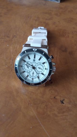 Reloj pulsera hombre blanco 
