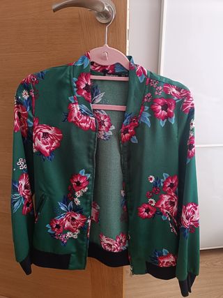 Cazadora bomber Stradivarius M verde