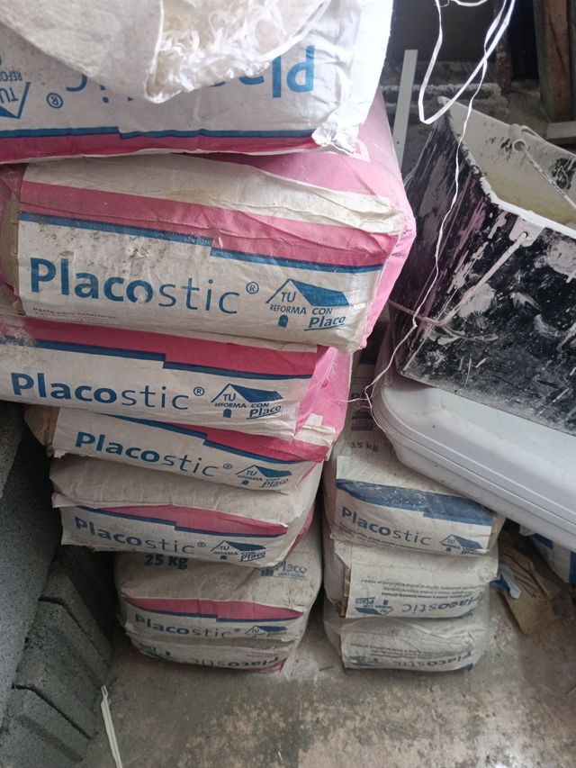 Placostic (25kg): Sacos de cemento.