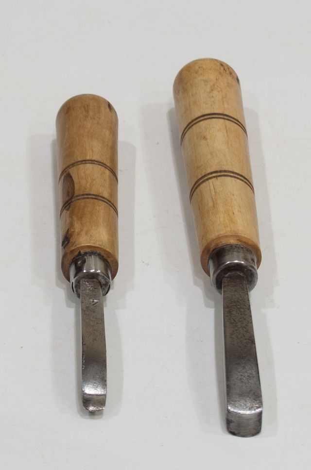 2 HIERROS DE ZAPATERO DE PULIR CANTOS.