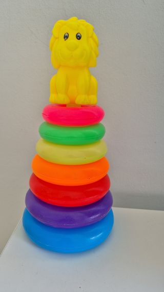 Torre de apilamiento arcoiris para bebé