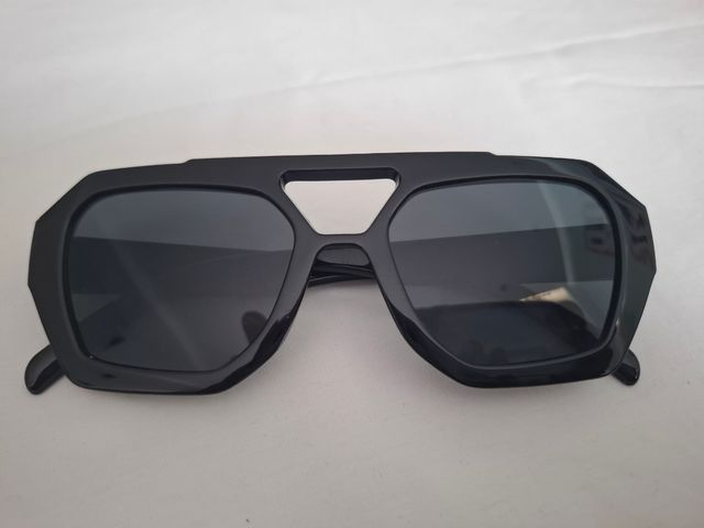 Gafas sol negras - modernas
