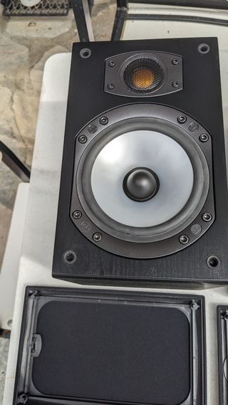 Altavoces Monitor Audio B1 negros