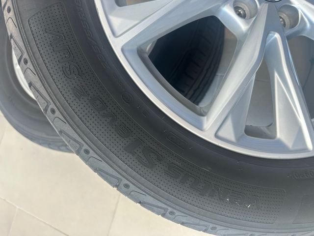 Cuatro ruedas + llantas Hankook 235/55R18 100V 