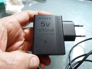Cargador de consola de la marca Sony