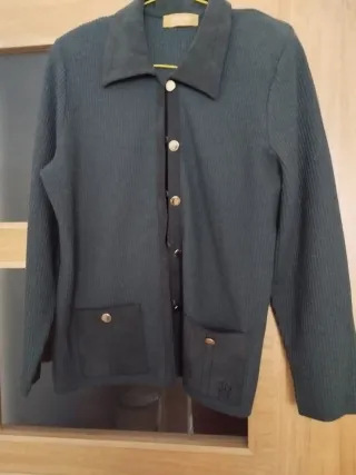 Chaqueta negra de lana