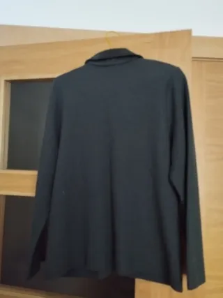 Chaqueta negra de lana