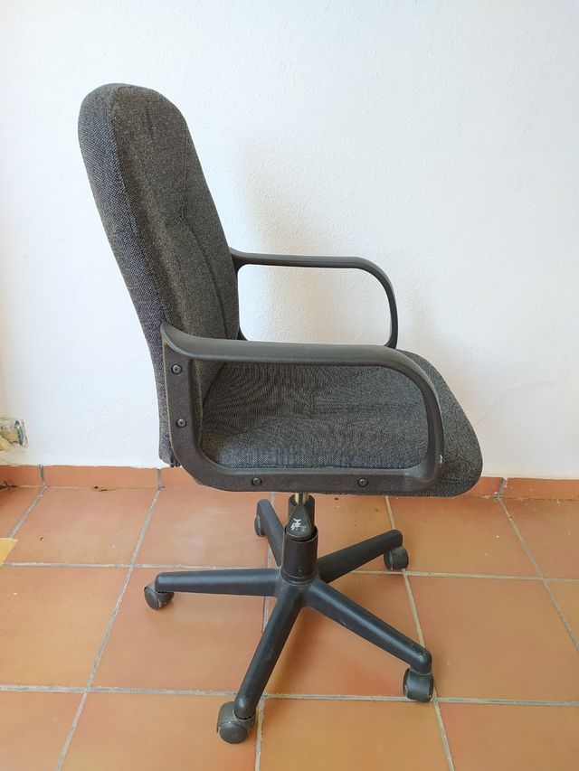 Silla oficina giratoria gris