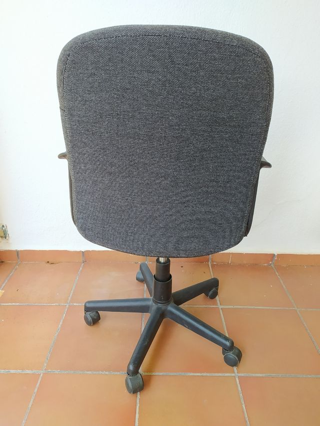 Silla oficina giratoria gris