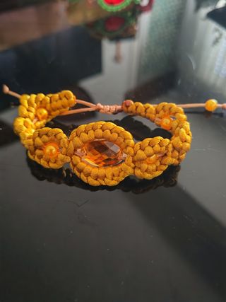 Pulseras artesanales, tejidas con piedras 15€