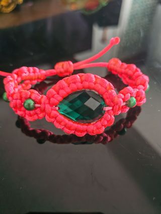 Pulseras artesanales, tejidas con piedras 15€