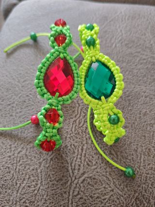 Pulseras artesanales, tejidas con piedras 15€