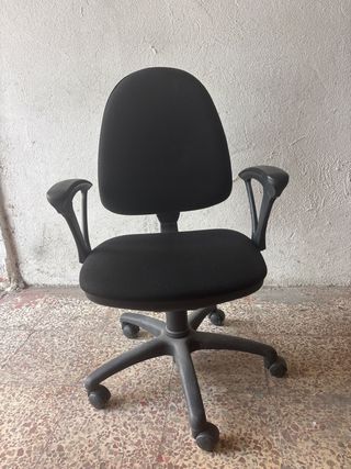 Silla oficina giratoria negra