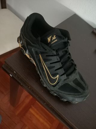 Zapatillas Nike Training - Negras y Doradas