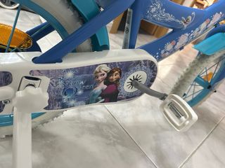 Bicicleta Frozen niña 12" usada