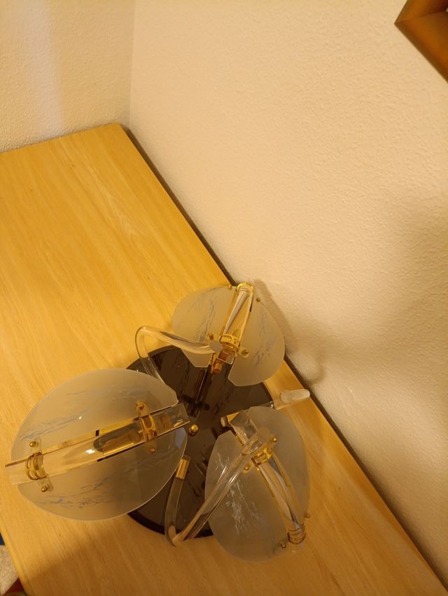 Lámpara 3 brazos dorada