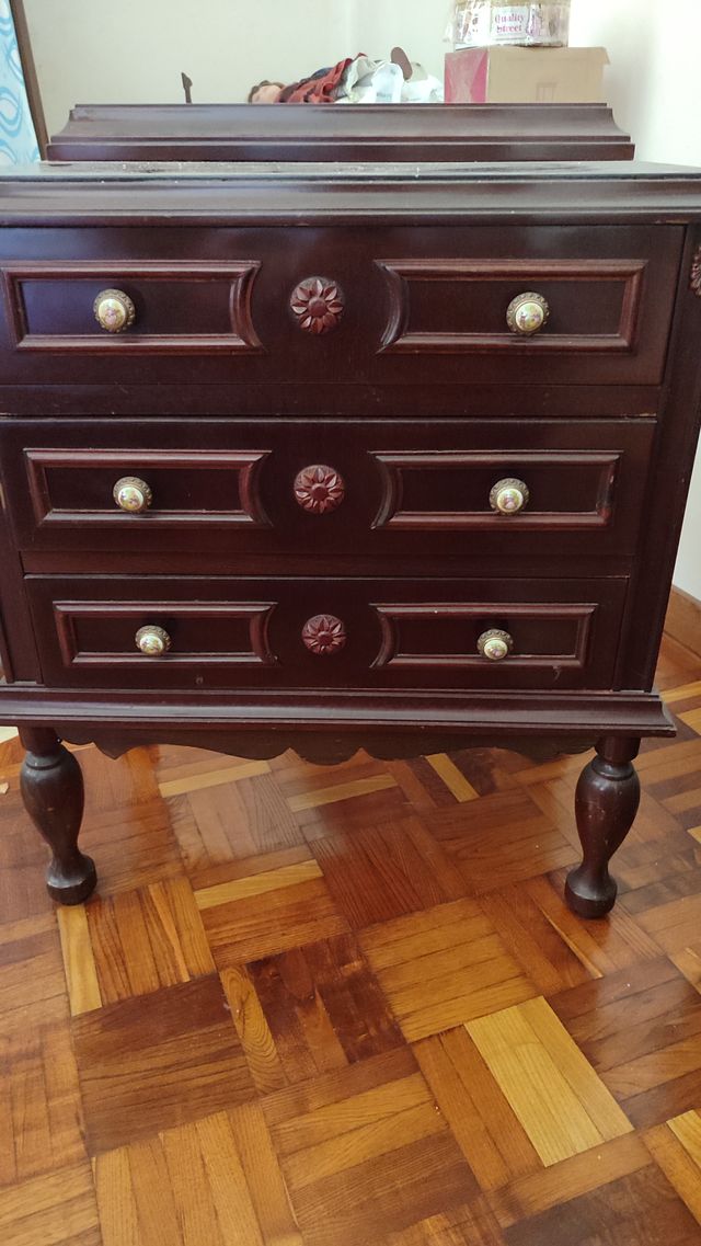Cómoda y 2 Mesillas antigua de madera