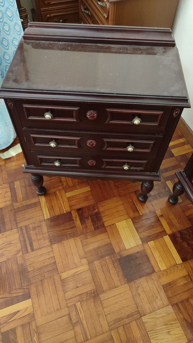 Cómoda y 2 Mesillas antigua de madera